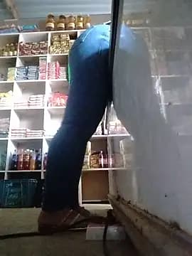MIA-LARIOS live cam