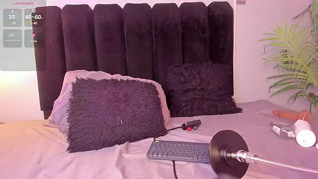 PeytonRouse1 live cam on Stripchat
