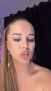 AubrieleRouj1 live cam