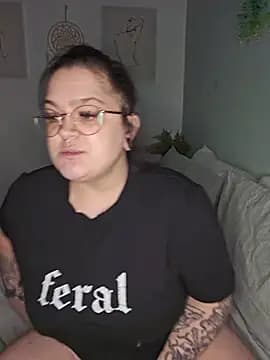 Saucy-Serenity live cam