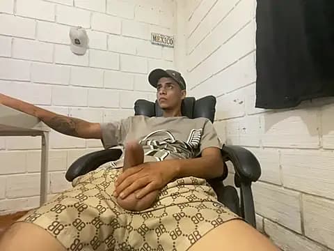 Max_TheHorseDick live cam