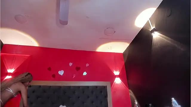 YayaHilton live cam