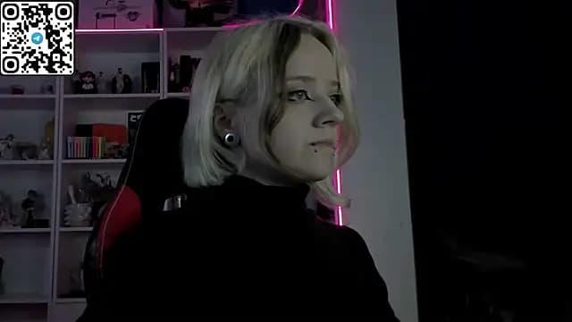 Holy_Mistress_S live cam