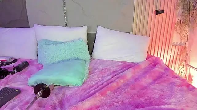 Emmayourgirl live cam