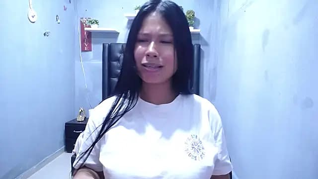 Letty_Plugxo live cam