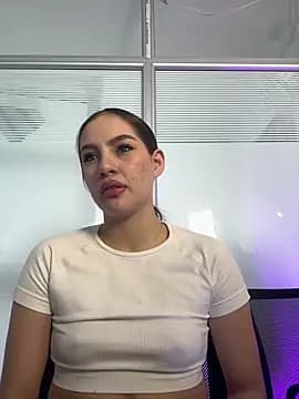 Megann_Rousee live cam