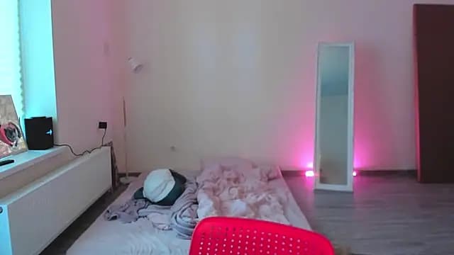 JuicyHelenX live cam