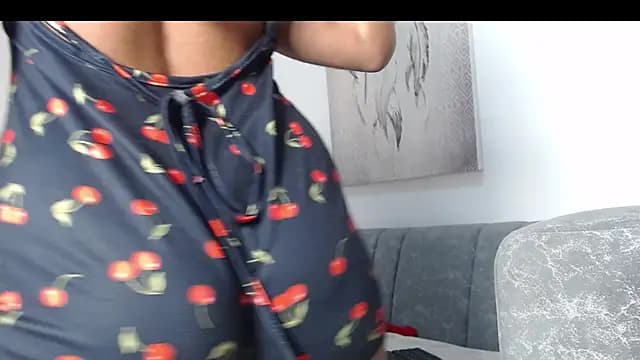 queen_adhara live cam