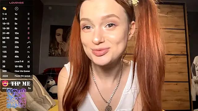 FoxyEmma live cam