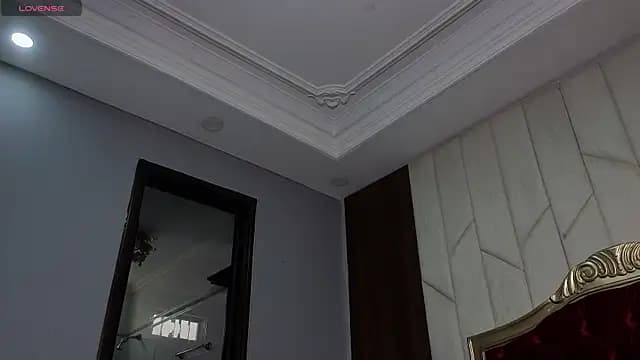 ElyWren live cam