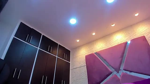 sol-angel live cam on Stripchat
