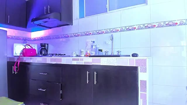 Emma-evans live cam
