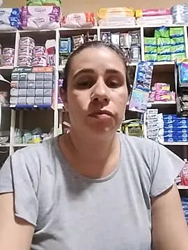 MIA-LARIOS live cam