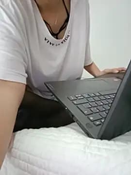 Ari_vibesX live cam