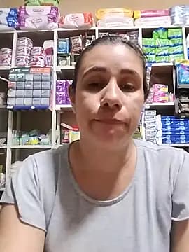 MIA-LARIOS live cam