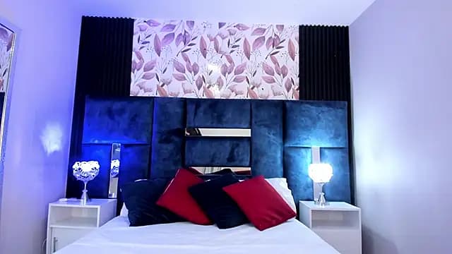 Larabrooks live cam