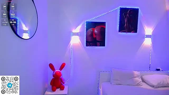 Miafiora live cam on Stripchat