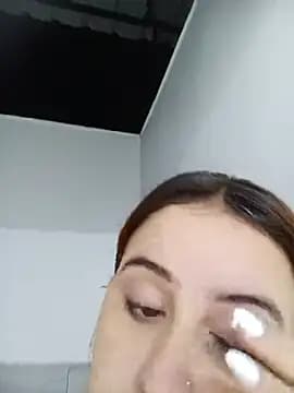 sweet_bella_29 live cam on Stripchat