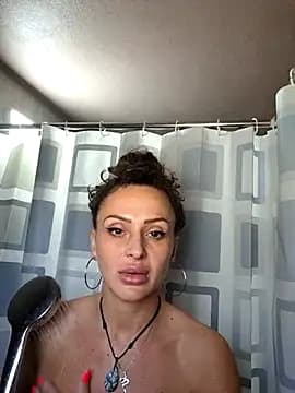 Caramellaa live cam