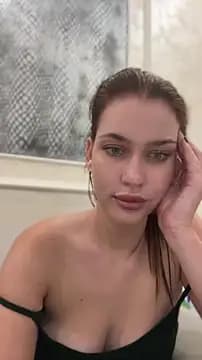 KikiWatson live cam