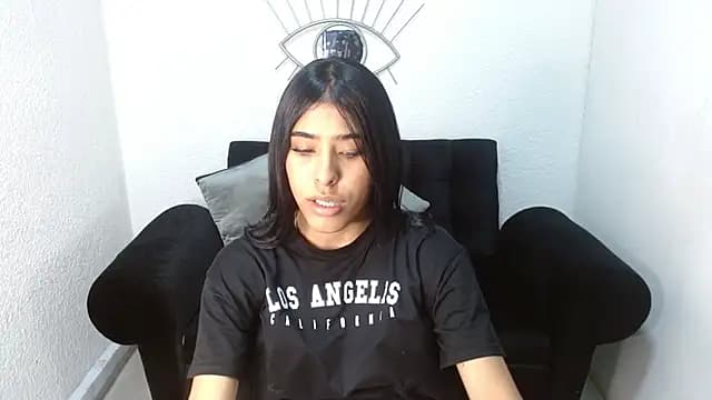 naomyfuckhard live cam