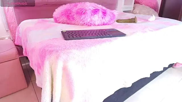 Nina_slut_dirty live cam on Stripchat