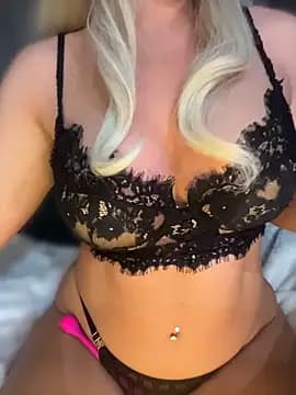 PinaColaBoom live cam
