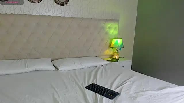 AnairaNova live cam