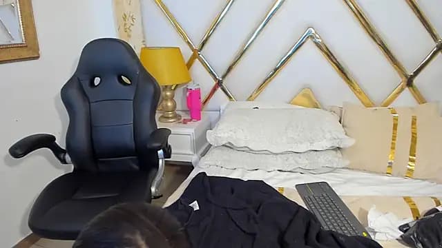 SussyFoxxx live cam
