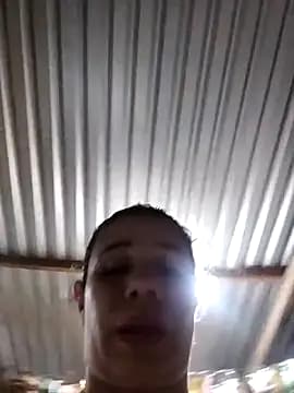 MIA-LARIOS live cam