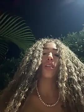 roxyrougee live cam