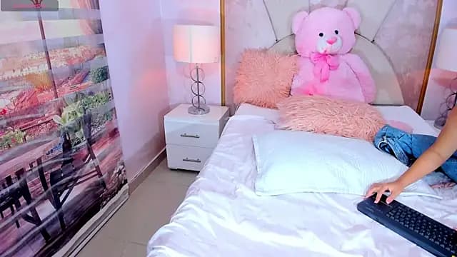 little_doll18_ live cam