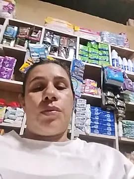 MIA-LARIOS live cam