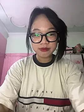 Leeeeiu live cam