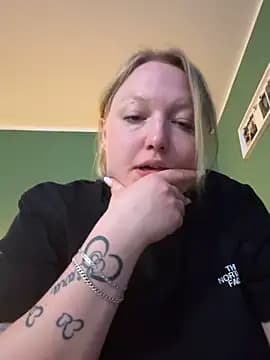 Lolaaxxx13 live cam