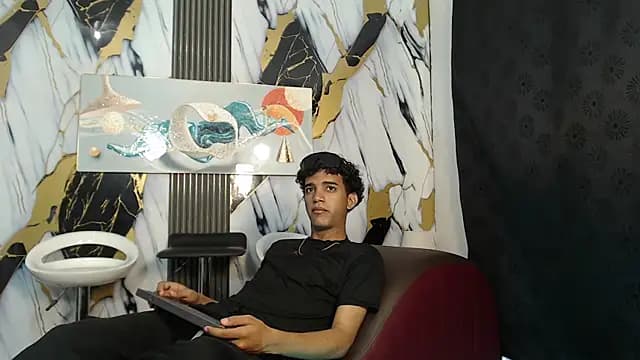 GOLDEN_2026 live cam