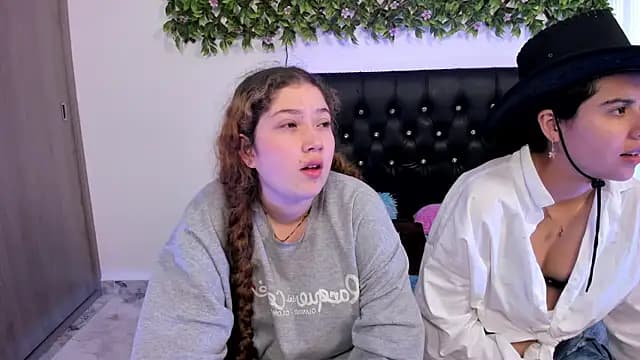 valeria_and_zoe live cam