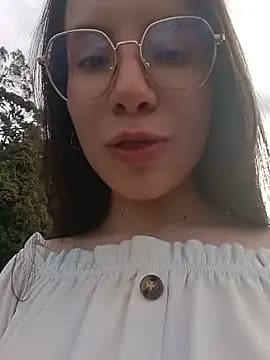 Lilith0423 live cam