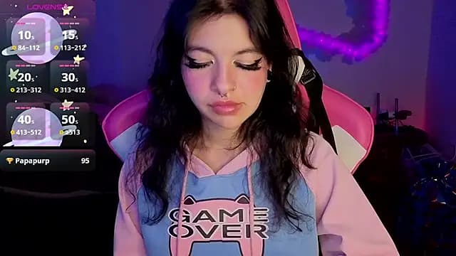 larah_uwu live cam
