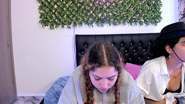 valeria_and_zoe live cam
