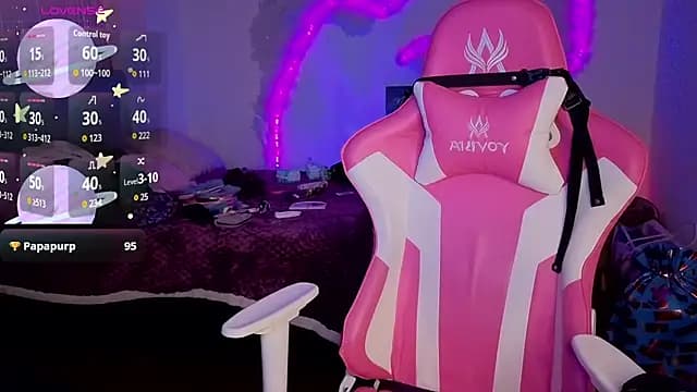 larah_uwu live cam