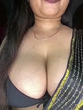Naughty_pooja44 live cam