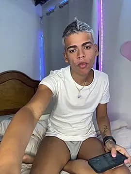 PrincesLeo live cam on Stripchat