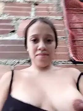lachiki_plus live cam