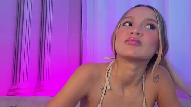 Carohorny4u live cam