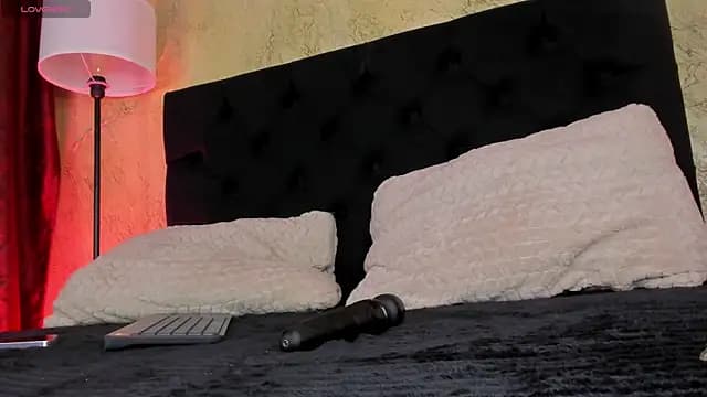 Jenn_Ross_nm live cam on Stripchat