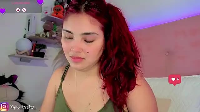 Kylie_brokee live cam on Stripchat