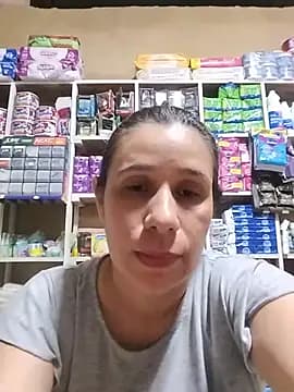MIA-LARIOS live cam