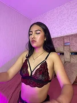 RoussAntonela live cam on Stripchat