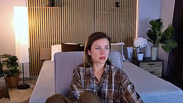 EmeraldGlow live cam